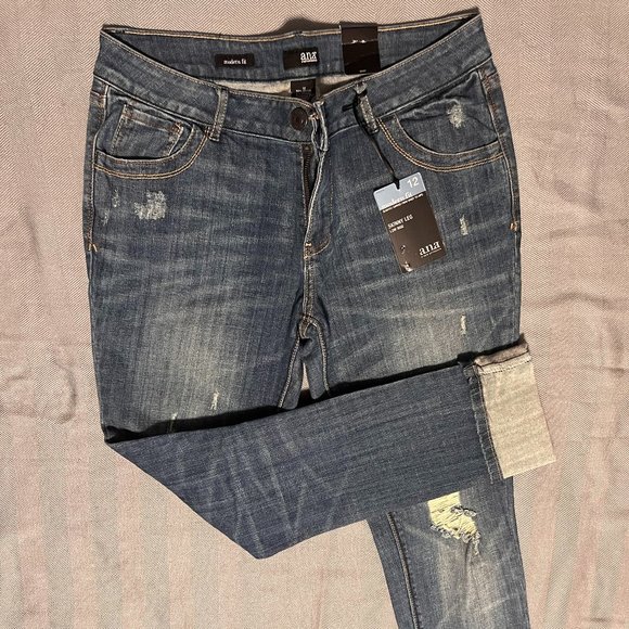 a.n.a. Modern Fit Skinny Leg Contoured Lower Rise Saddle Wash Jeans - Picture 3 of 7